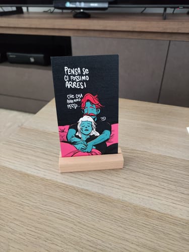 Customer photo review of Cartolina con stand: Cosa Avremmo Perso