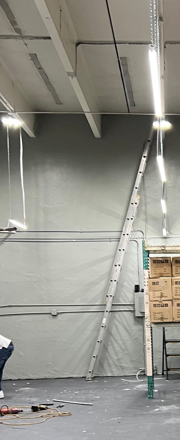 Customer photo review of 4ft LED Shop Light Fixture, 30W V Shape 6500K 3900LM Clear Cover, AC100-277V, ETL Listed, Plug and Play, Damp Location, High Output T8 Integrated LED Tube, Linkable LED Shop Lights for Garage, Workshop, Basement