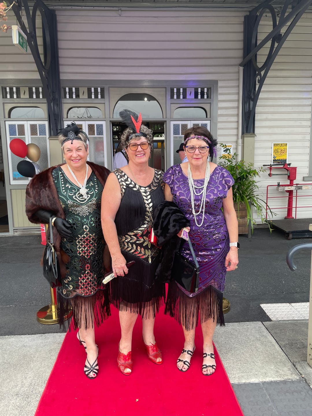 Customer photo review of 1920s Black Feather Flapper Headband