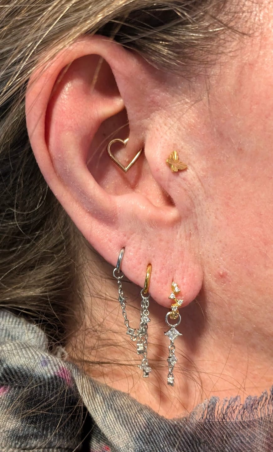 Customer photo review of LANI Droplet Cartilage Hoop (6mm)