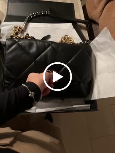 Customer video review of 19 FLAP BAG 30 BLACK GOATSKIN GOLD HARDWARE