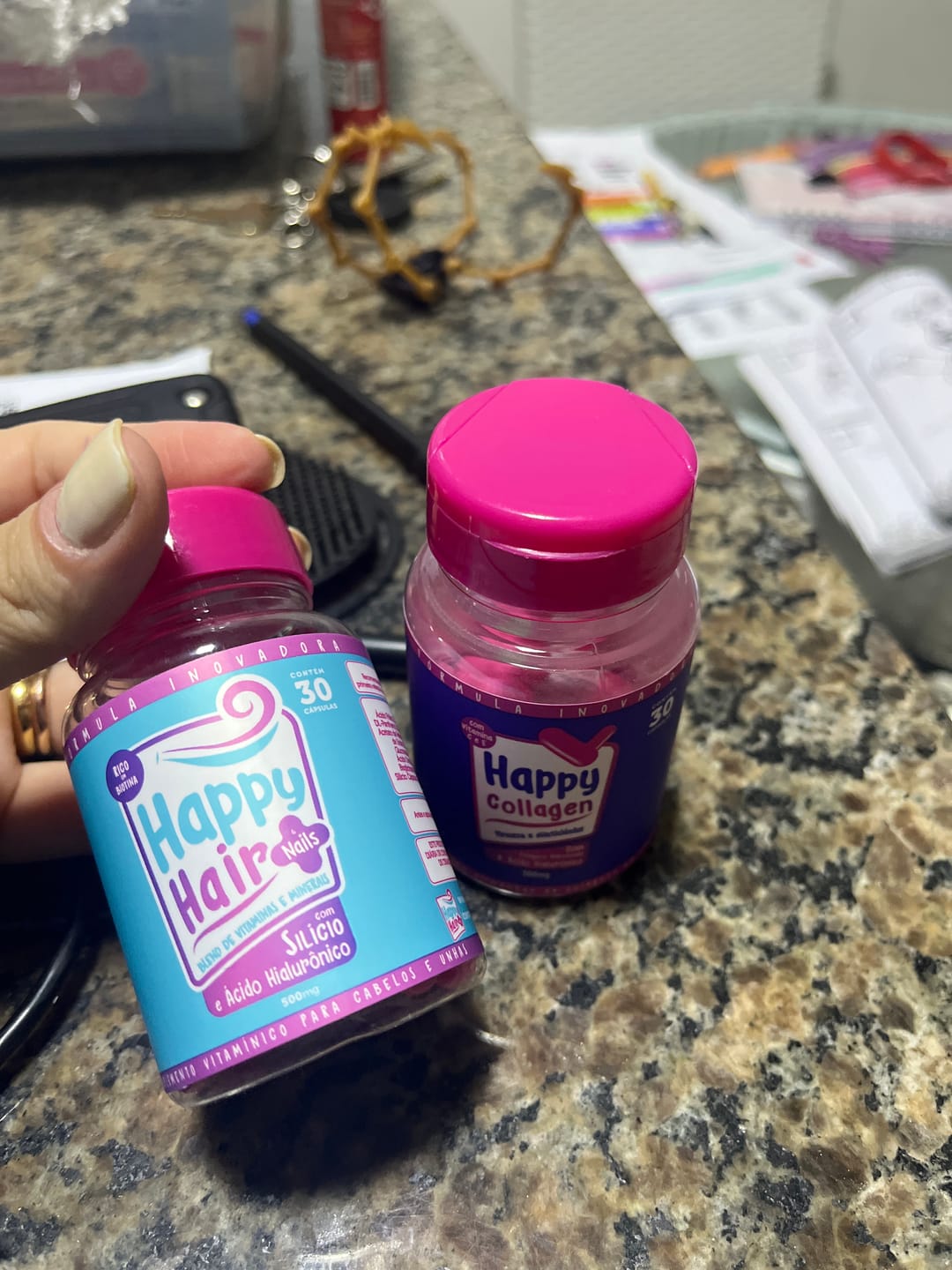 Customer photo review of Happy Hair 3 Potes + 3 Potes Grátis + 1 Pote de Melatonina + 1 Pote de Colágeno (Total 8 Potes)