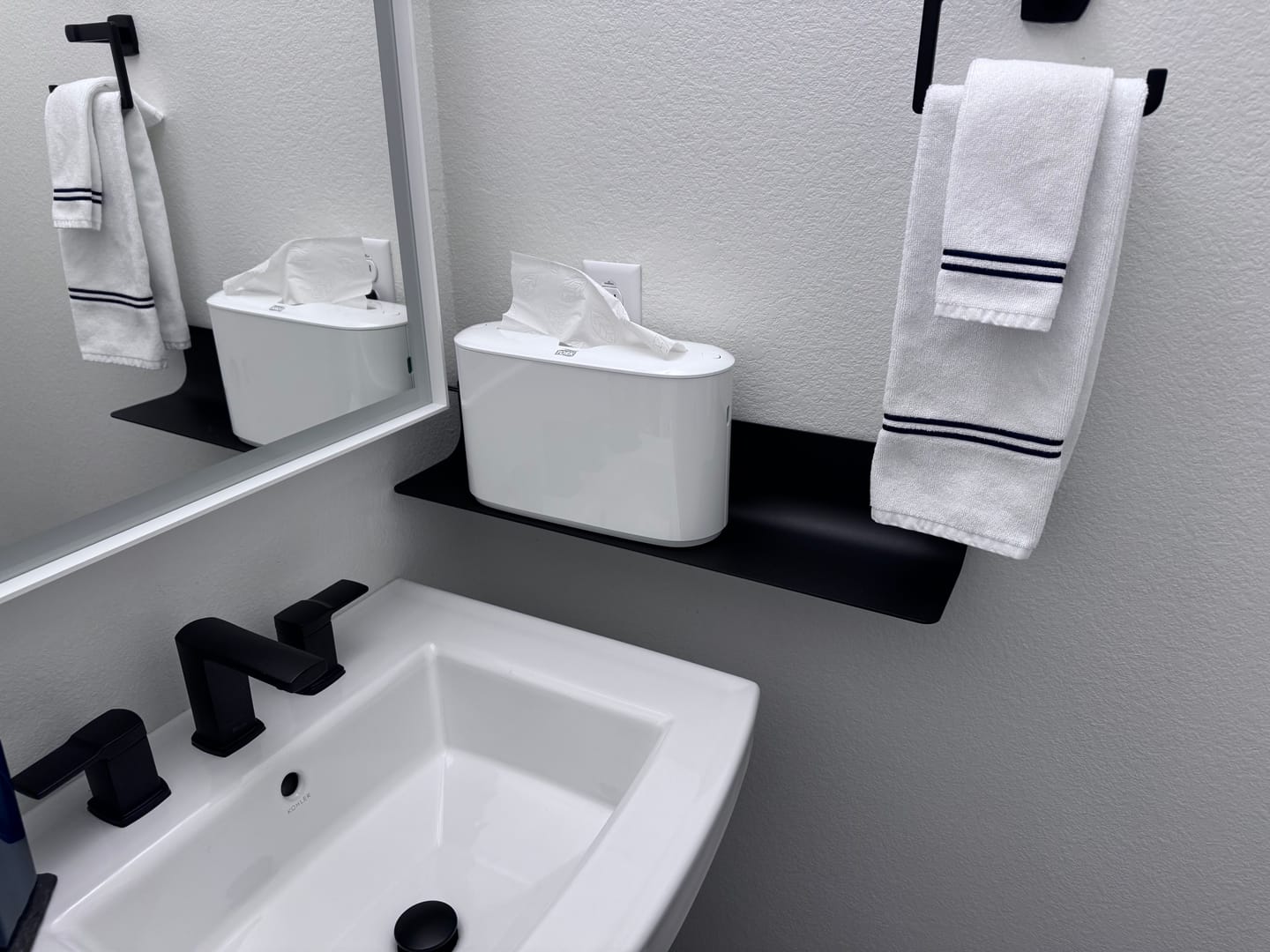 Customer photo review of Modern Metal Floating Shelf - Minimalist Wall Storage & Display