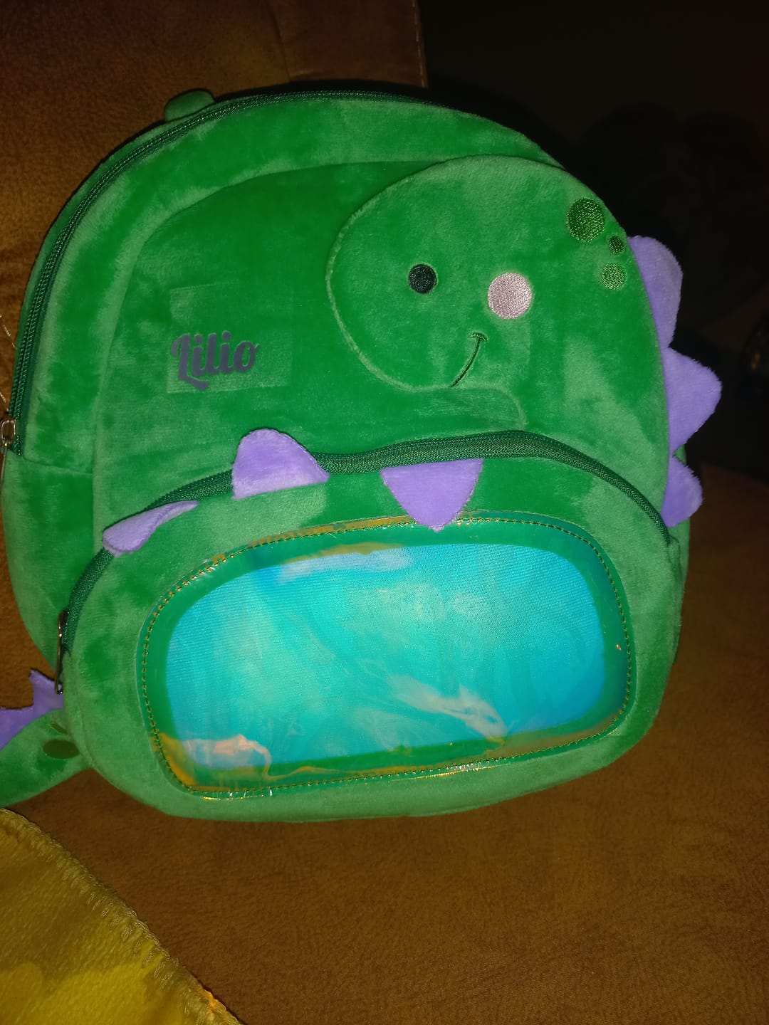 Customer photo review of Personalisierter Plüschrucksack Grüner Dinosaurier