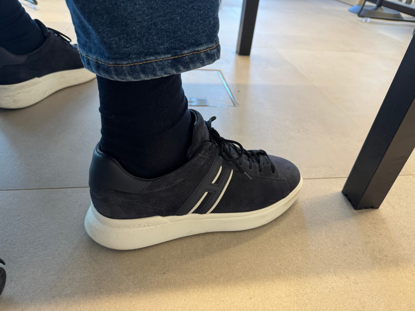 Customer photo review of H580 Leather Sneakers