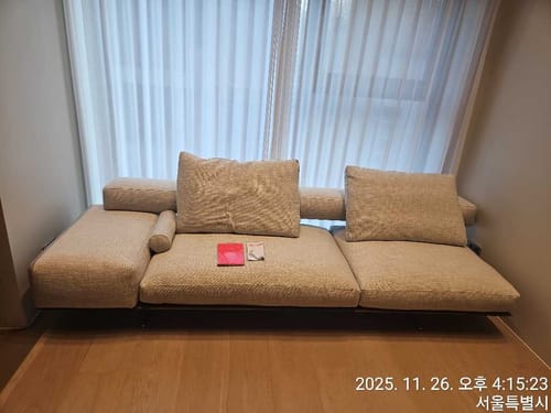 Customer photo of Flexform WING Sofa installation 1