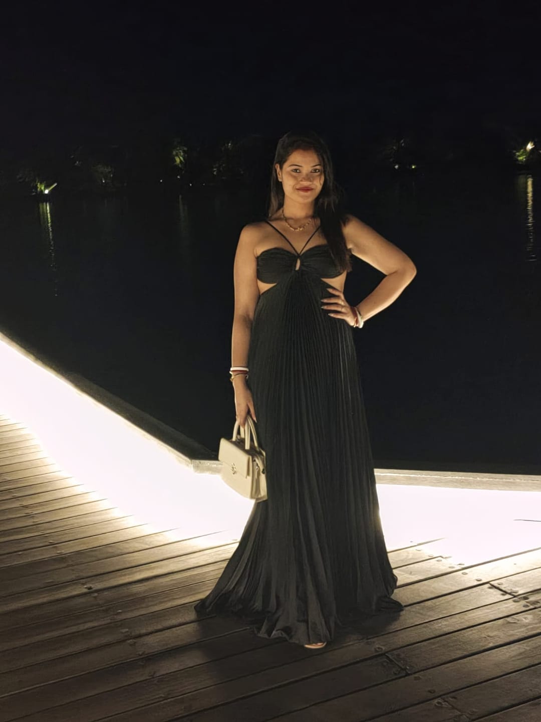 Customer photo review of Hay Luxe Pleated Flowy Maxi Dress