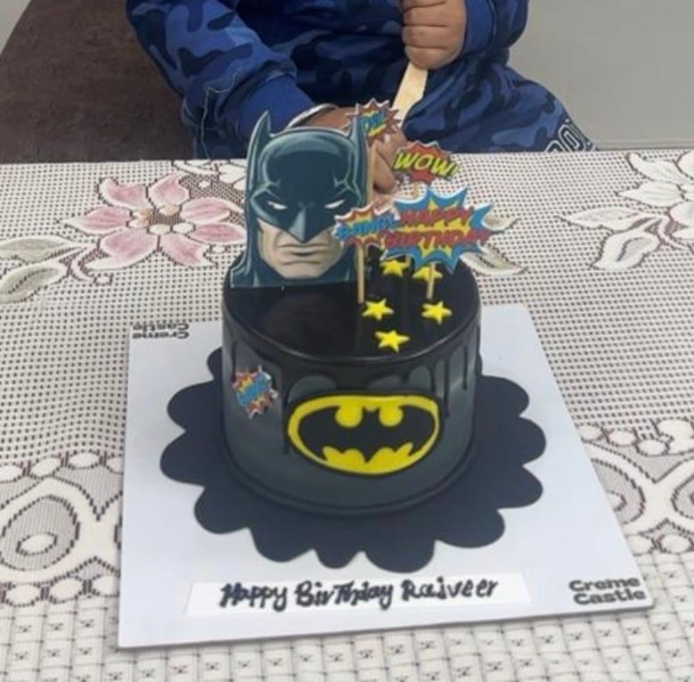 Customer photo review of Batman Drip Design Cake