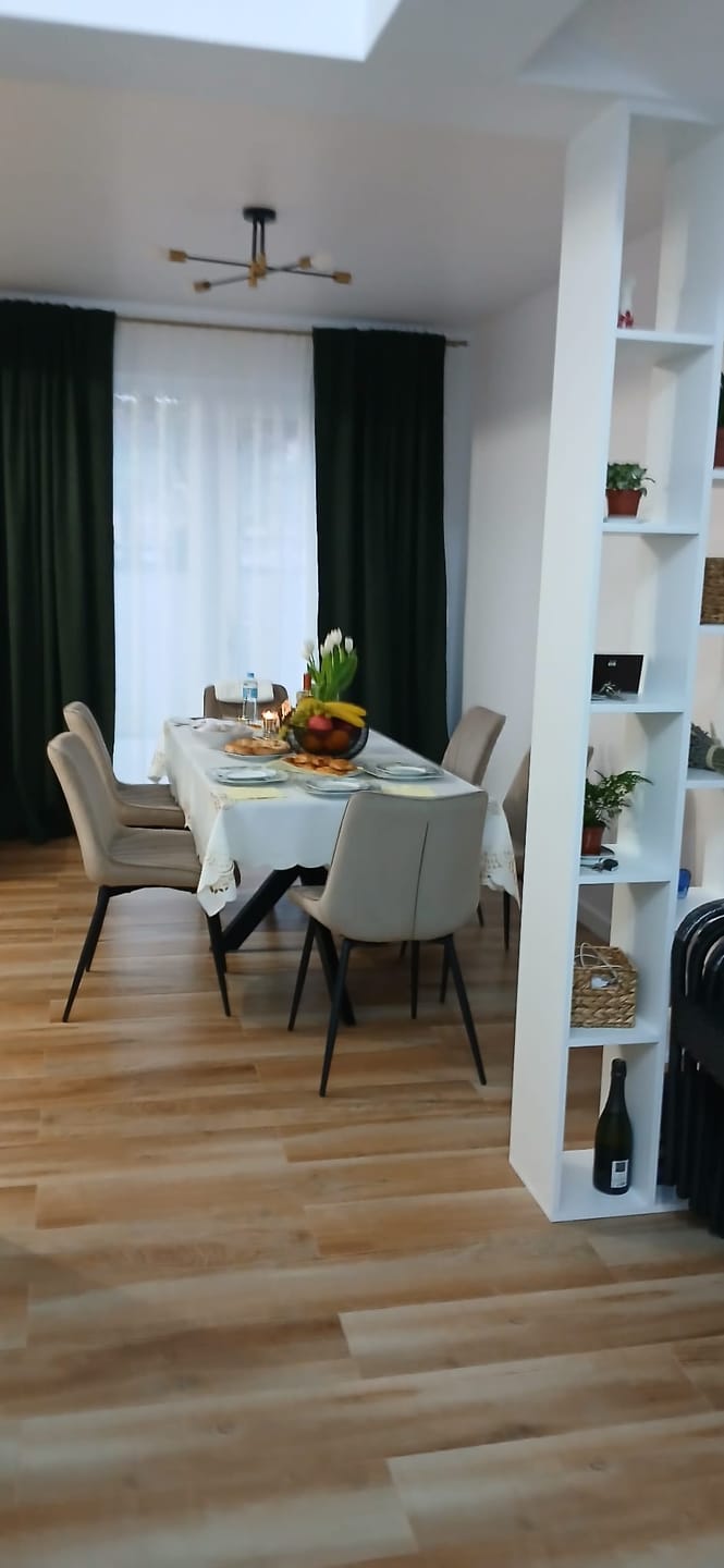 Customer photo review of Scaun K589, bej - Bluvel 40, stofa catifelata/otel, 50x63x87 cm