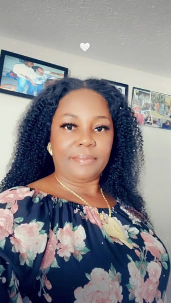 Customer photo review of Wavymy Afro Curly 7x5 HD Lace Closure Wig Pre-bleached Wear & Go Glueless Wigs Dome Cap 180% Density