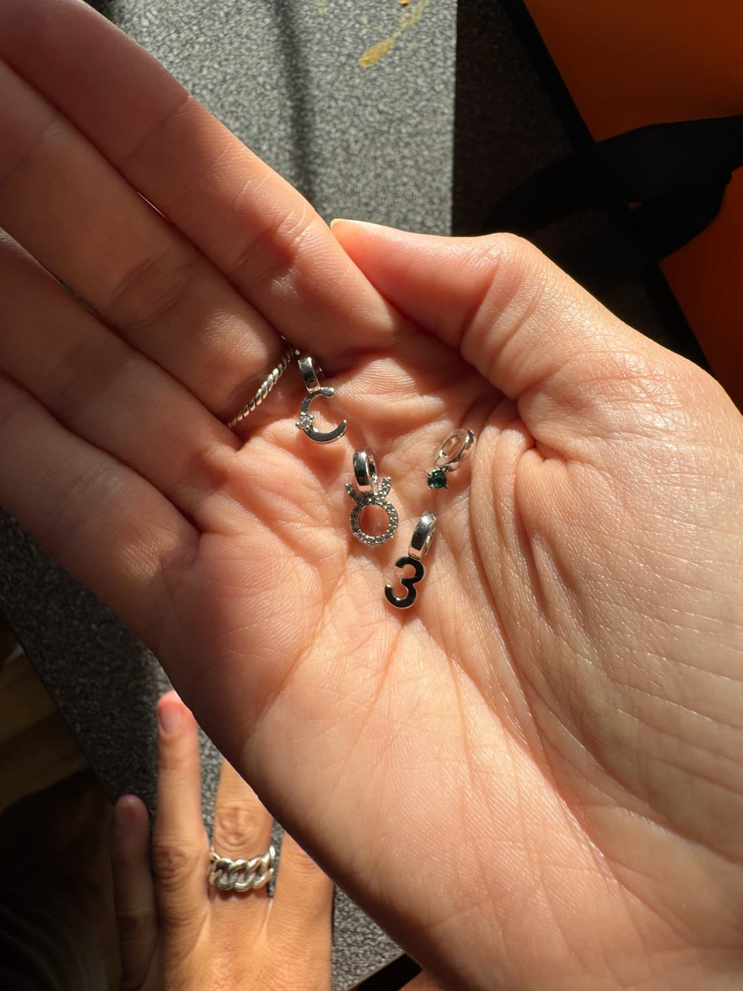 Customer photo review of Charm Paperclip Armband - Personalisiert