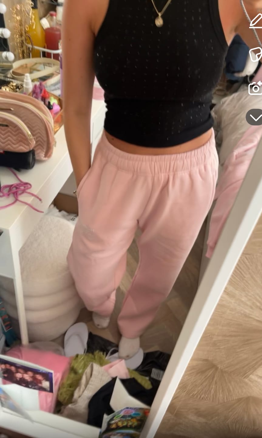 Customer photo review of LABEL STRAIGHT LEG SWEATPANTS LIGHT PINK