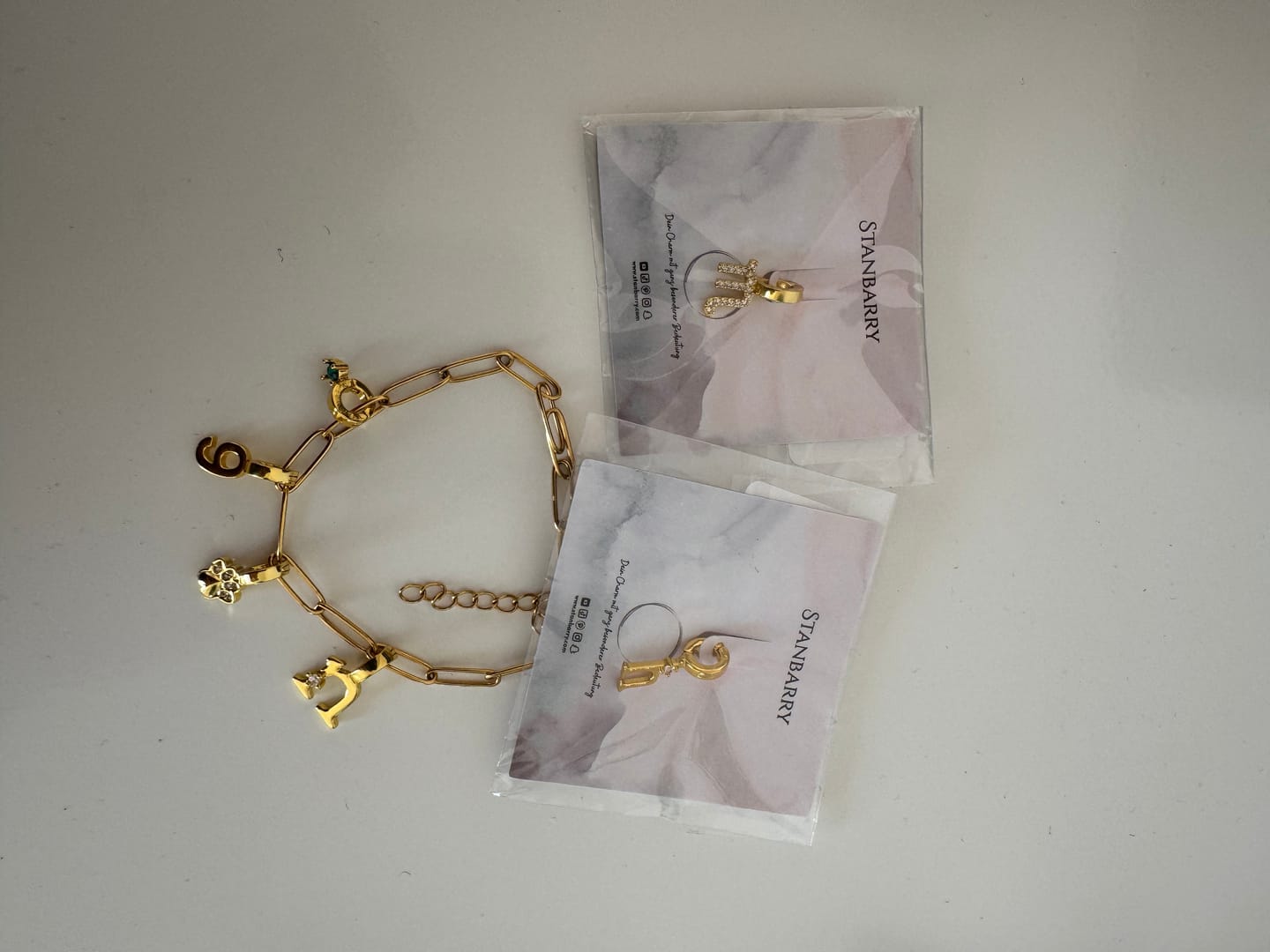 Customer photo review of Charm Paperclip Armband - Personalisiert