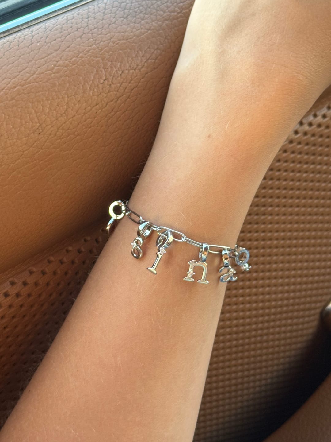 Customer photo review of Charm Paperclip Armband - Personalisiert