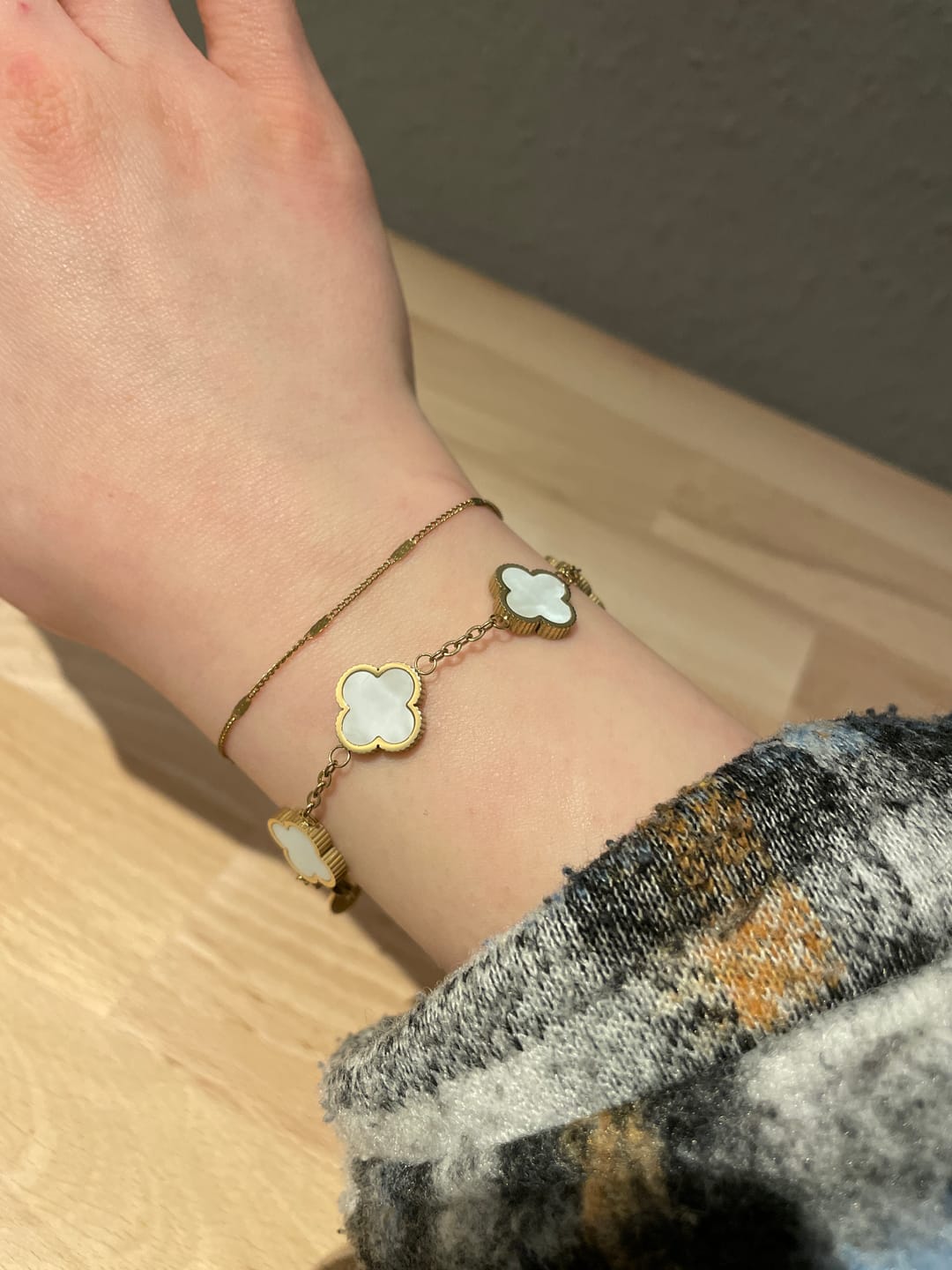 Customer photo review of Perlmutt Lucky Leaf Abbaddon Armband 14k Vergoldet