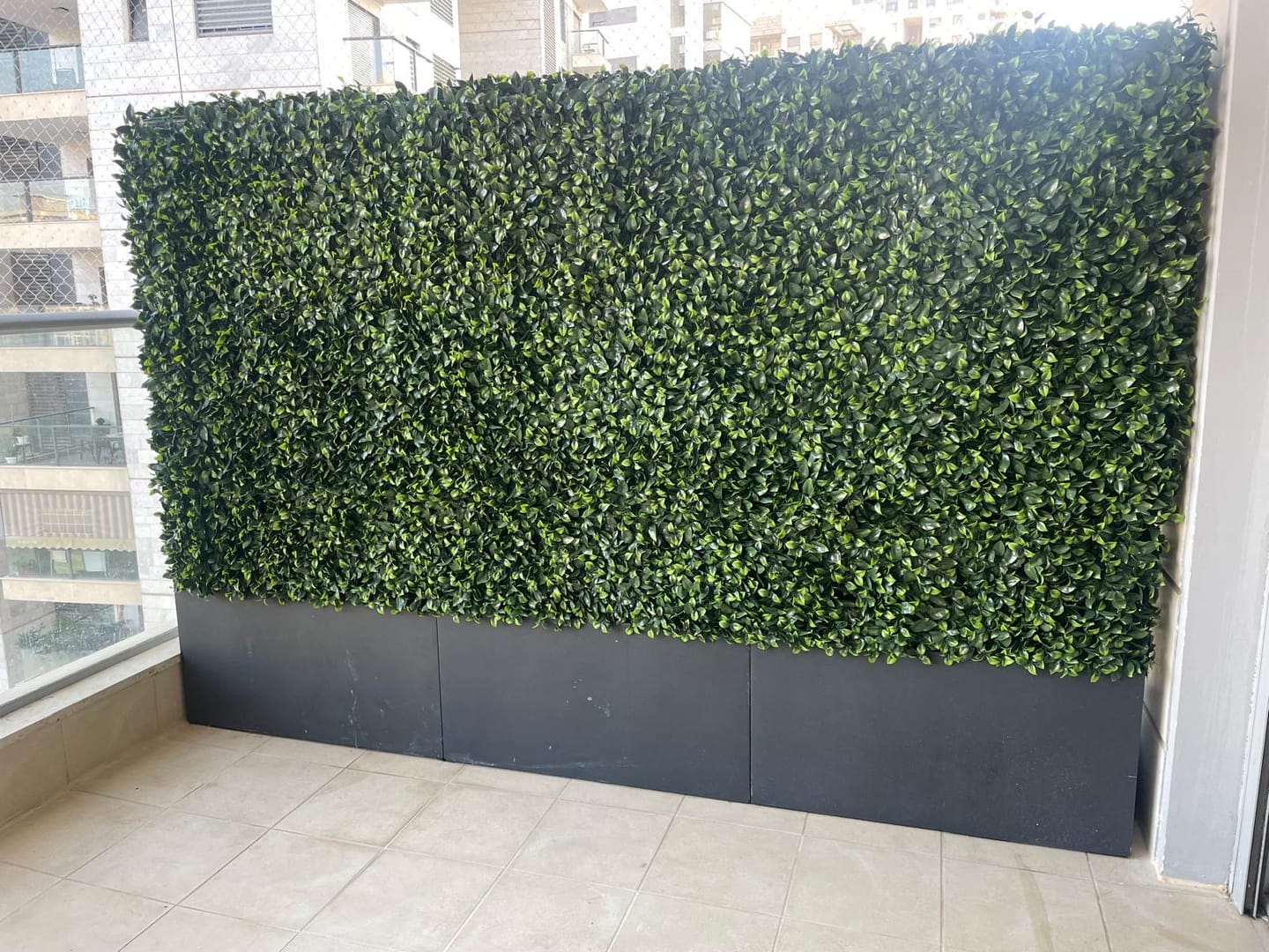 Customer photo review of גליל צמחייה מלאכותית 300/100 ס"מ | מוכן לתליה