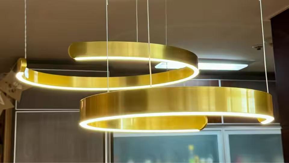 Customer photo review of WOMO Schwarz/Gold Ring Led Kronleuchter-WM2009