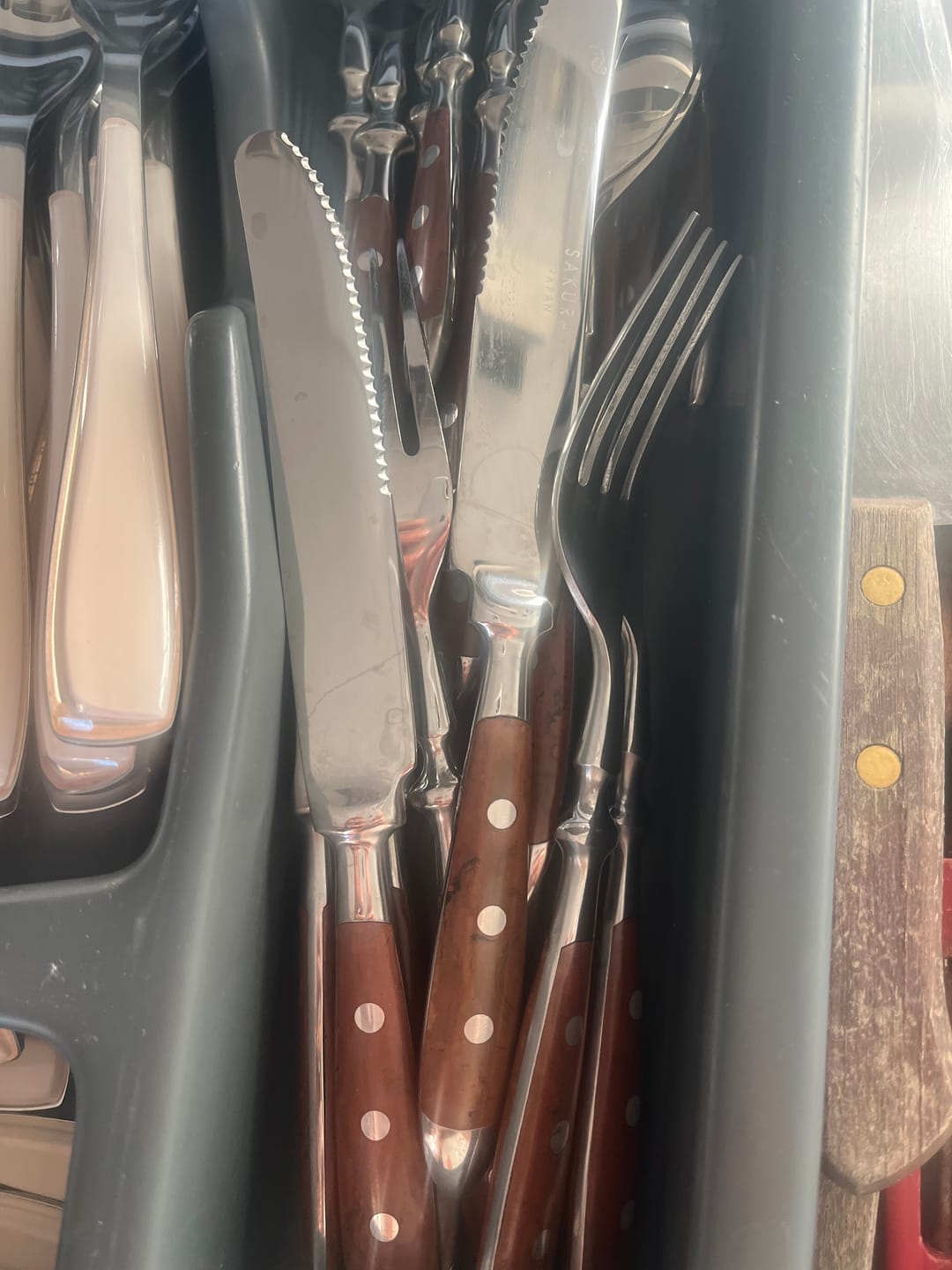 Customer photo review of Set De Cubiertos Mediterranean Sakura Wood Acero Inoxidable De 24 Piezas