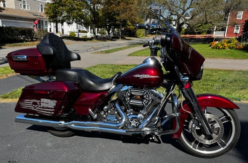 Customer photo review of HR3 Mysterious Red Sunglo 2015UC 13.7" King Size Touring Trunk Luggage For 15-24 Harley Touring