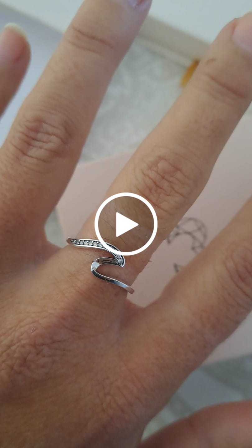 Customer video review of Anillo Lahar Wave