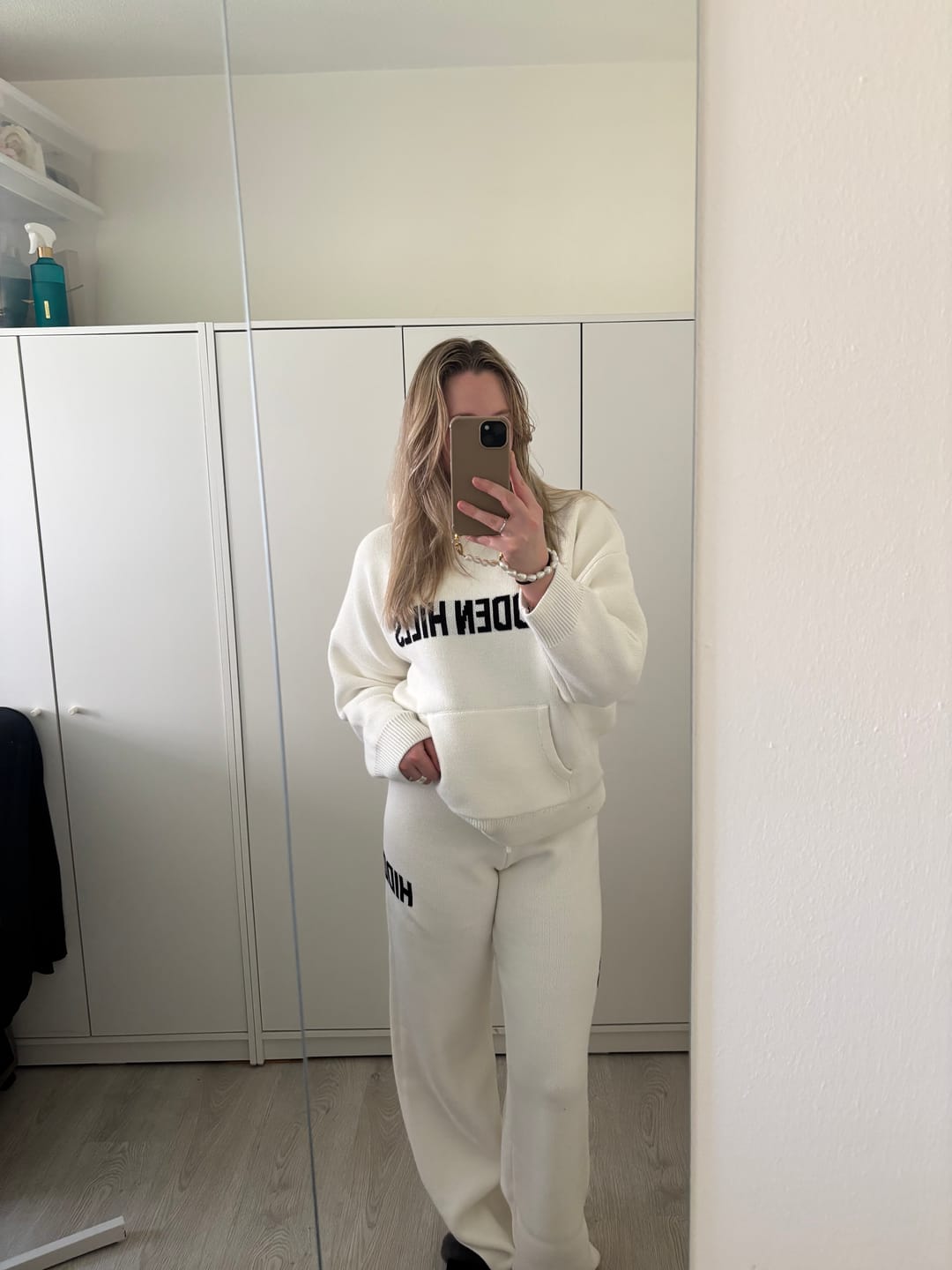 Customer photo review of KNIT SWEATPANTS OFF WHITE