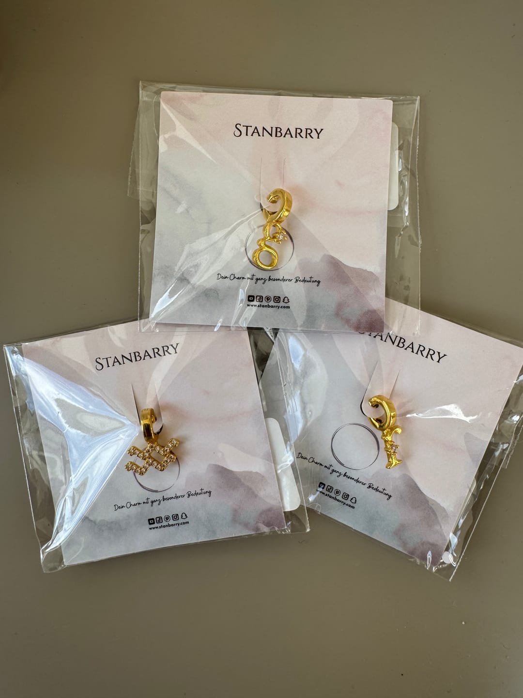 Customer photo review of Charm Paperclip Armband - Personalisiert