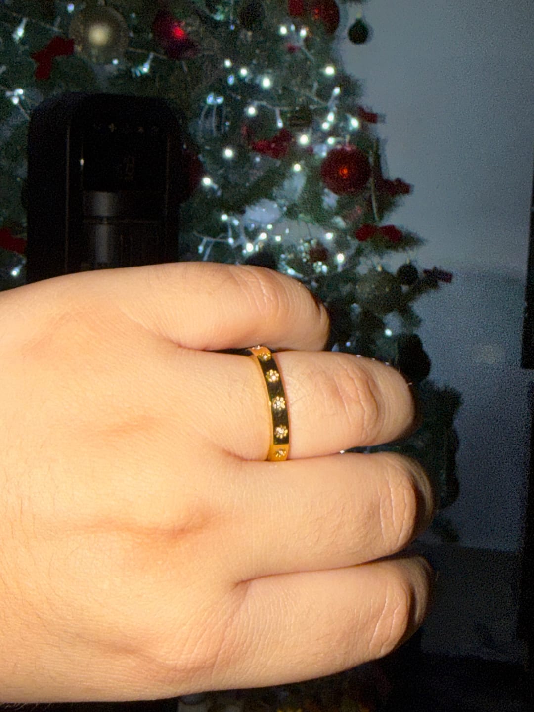 Customer photo review of Anillo Con Mini Flores Zirconias