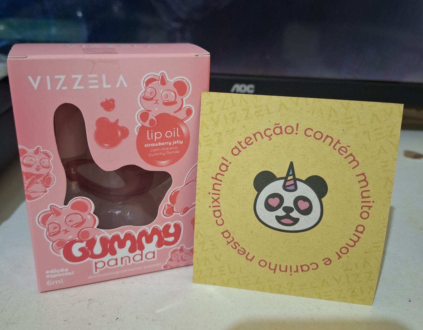 Customer photo review of Lip Oil Gummy Panda – VIZZELA