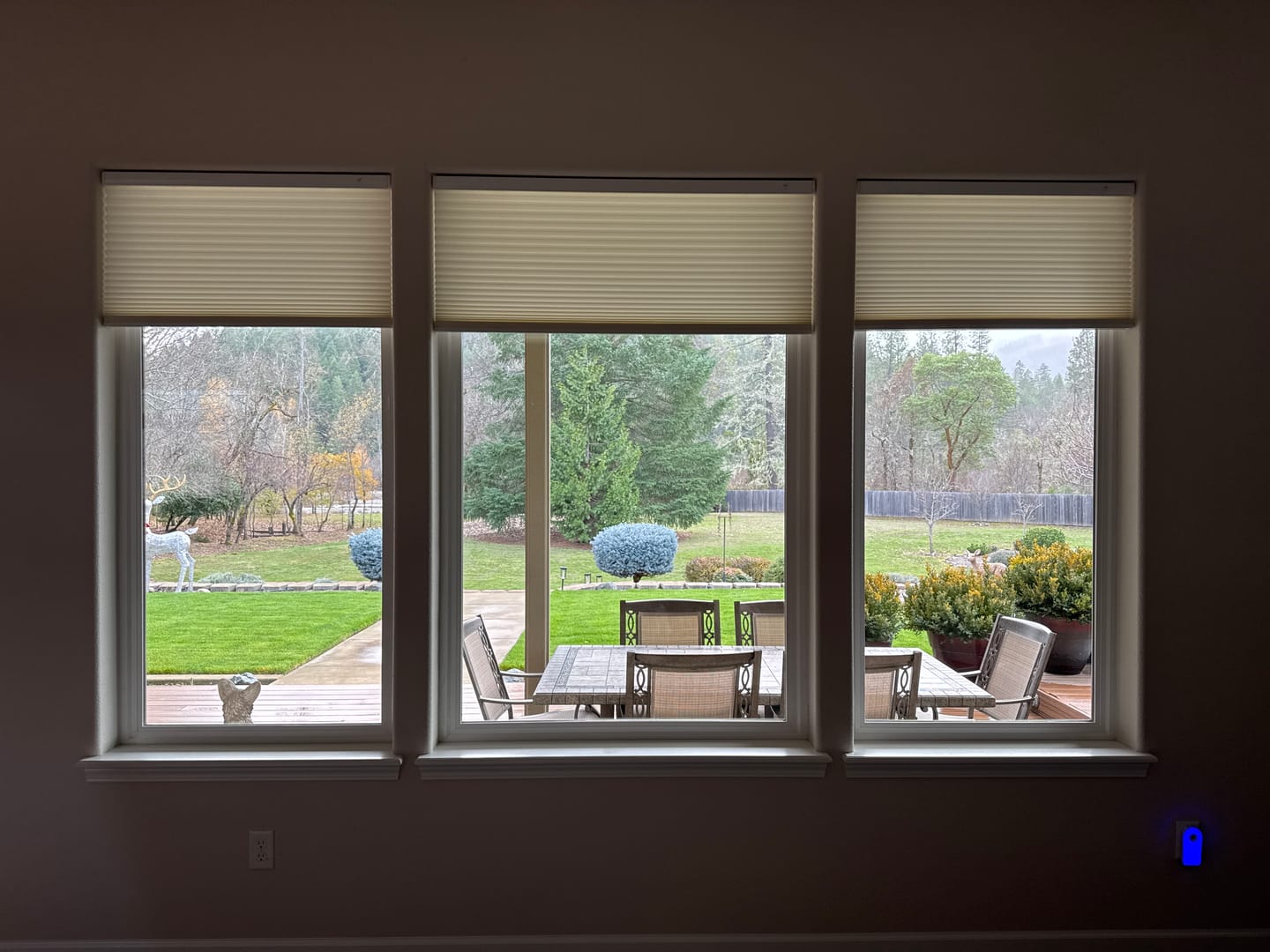 Customer photo review of SmartWings Motorized Light Filtering and Blackout Cellular Shades Nowa Designer Texture Helios