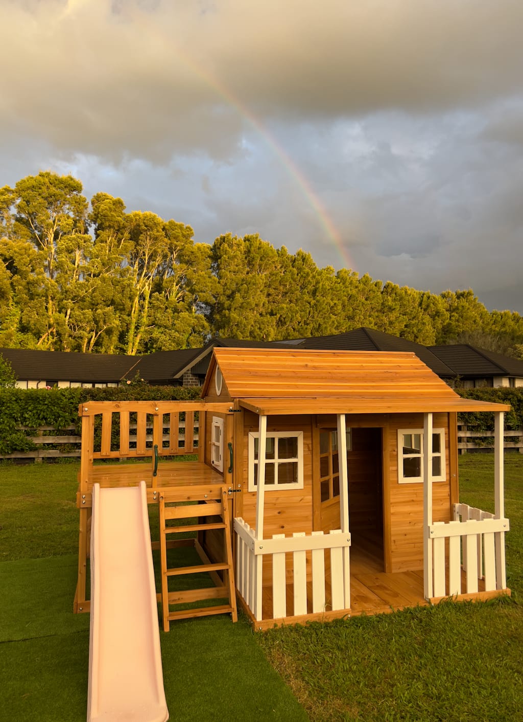 Customer photo review of Bee's Bungalow Playhouse