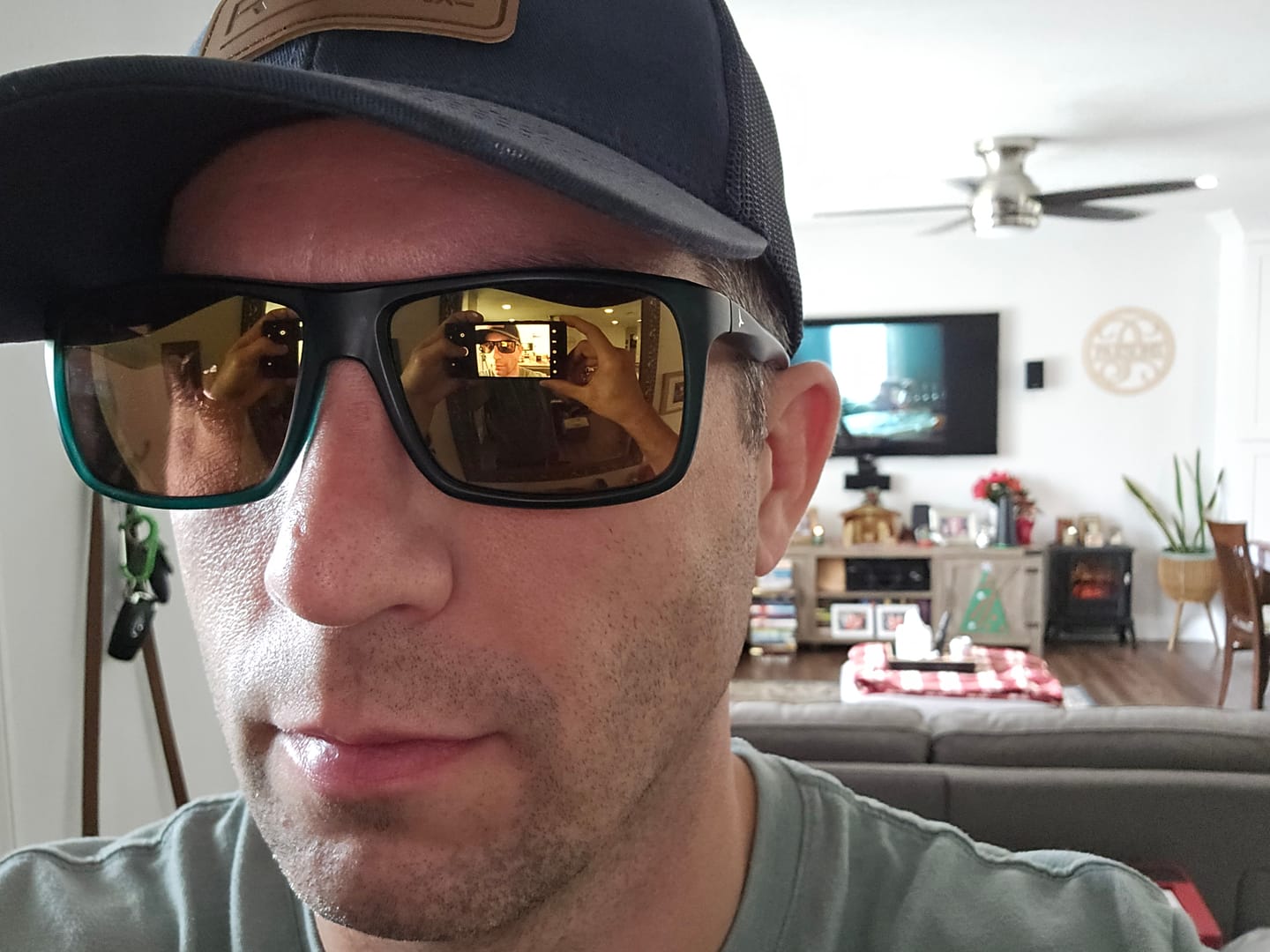 Customer photo review of THE SHADE (green / gold)