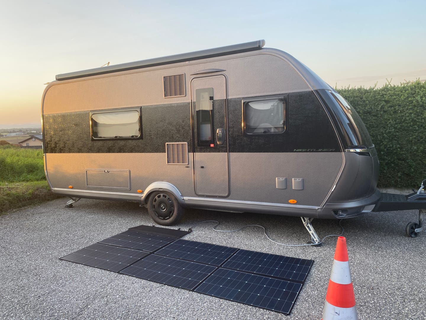Customer photo review of ALLPOWERS SP039 600W Monocrystalline Portable Solar Panel