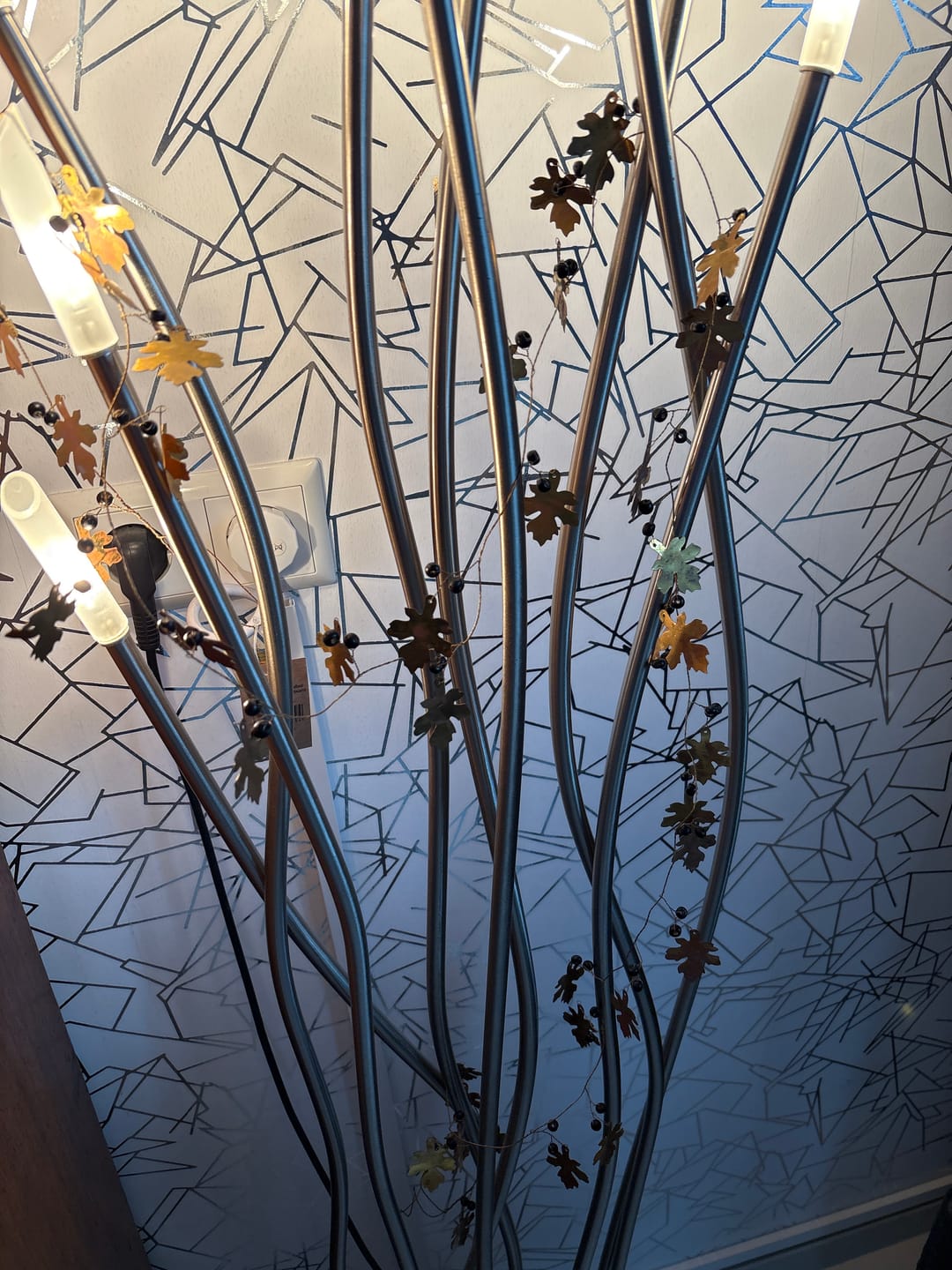 Customer photo review of Garland oak leaves black berries