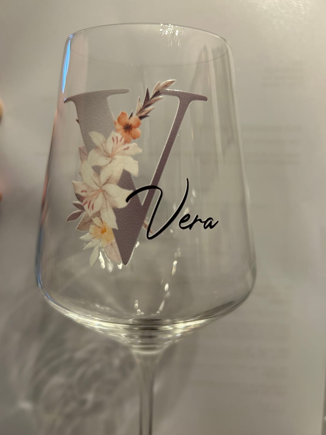 Customer photo review of Blume - Personalisiertes Weinglas mit Initiale und Namen für Dich und deine Freundinnen