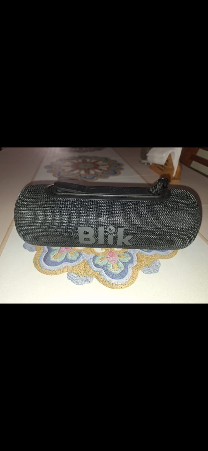 Customer photo review of Parlante Bluetooth Portátil Blik Live Negro 10W IPX5 8 Hrs