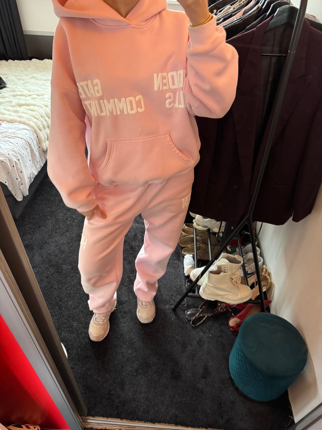 Kundenfoto-Bewertung von GATED COMMUNITY HOODIE LIGHT PINK