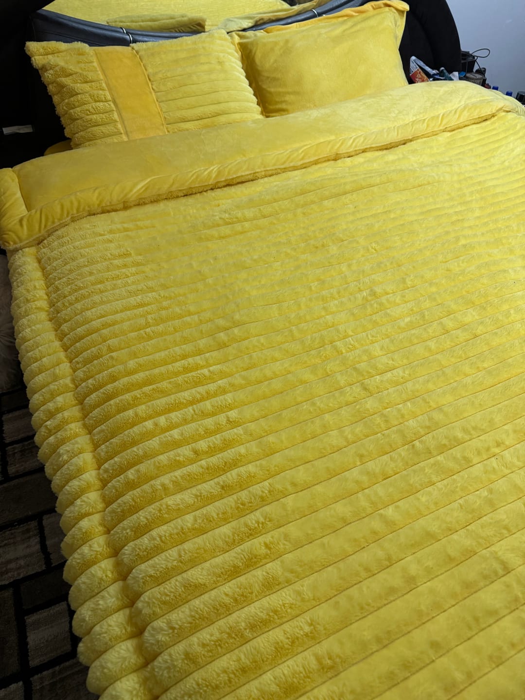 Customer photo review of Lenjerie Pat cu Pilota Inclusa, Blanita Iepure Artificiala, Cearceaf de Pat Cu Elastic, 6 Piese, Galben-C9630