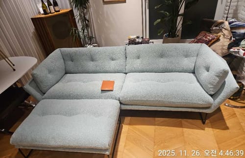 설치 사례: New York Suite Sled base footstool