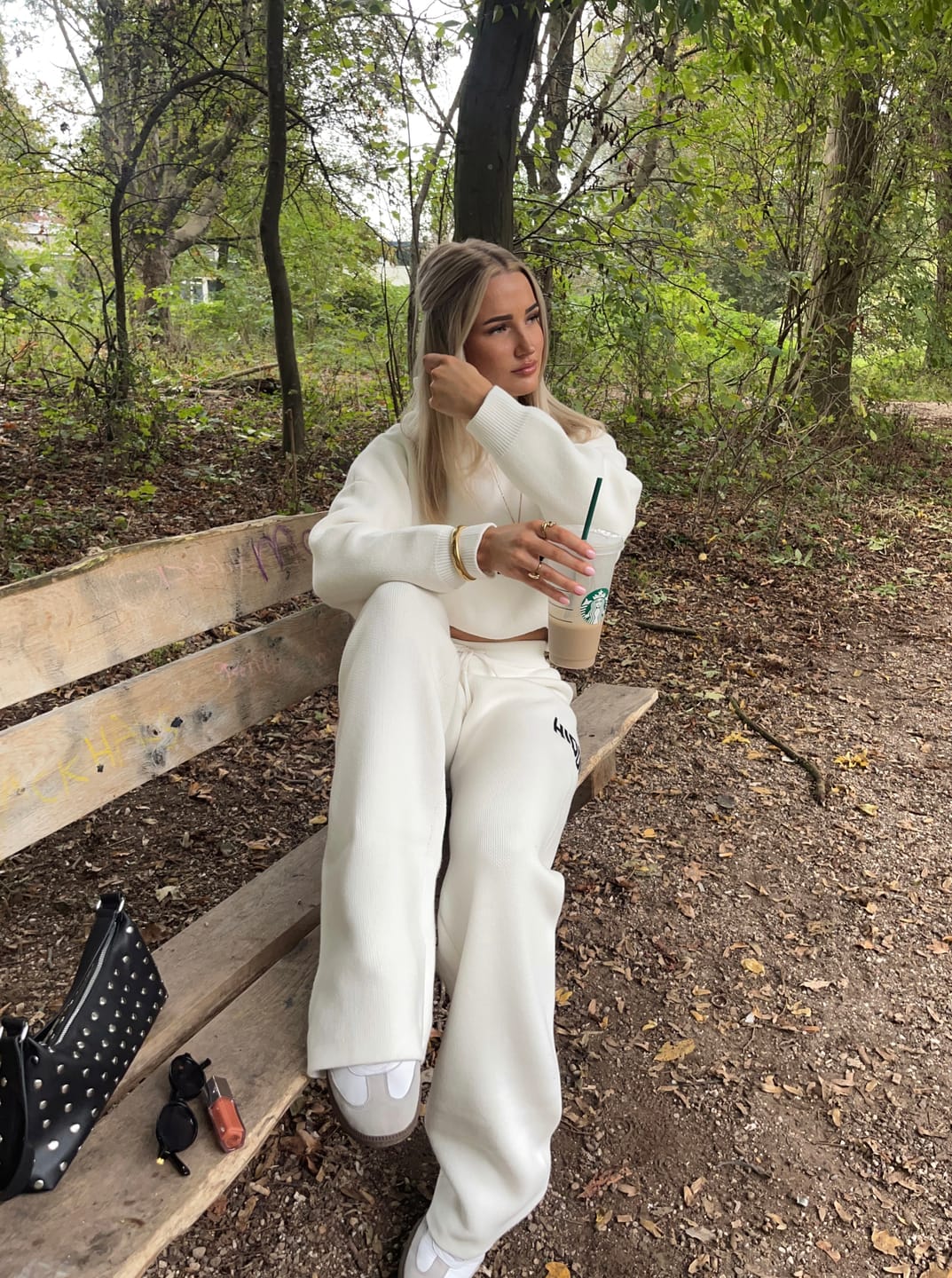 Customer photo review of KNIT SWEATPANTS OFF WHITE