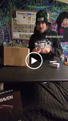 Customer video review of Holidaze Series Glass Dab Rig Set - 8.25"