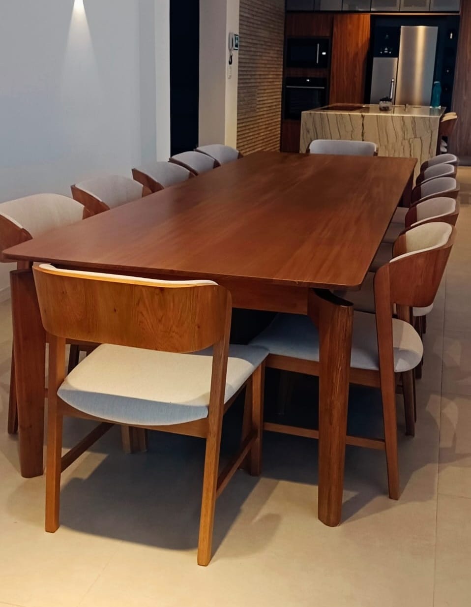 Customer photo review of Mesa De Jantar Retangular De Madeira Maciça Maresias (Alexandre Tarsia)
