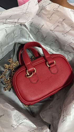 Carlos O. review of Bolsa Praga • Rojo image 1 out of 1