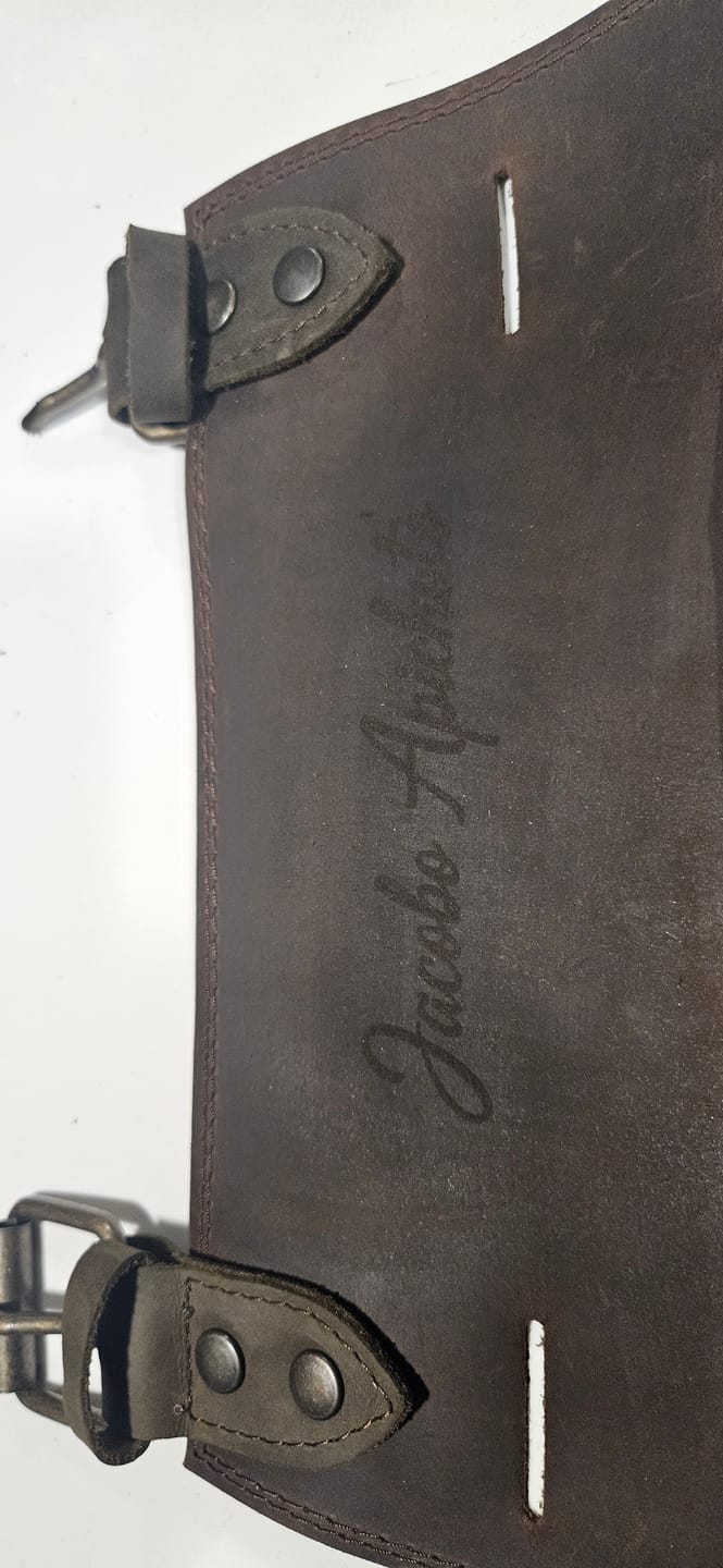 Customer photo review of Mandil  T-Bone 100% Piel + Kit Parrillero
