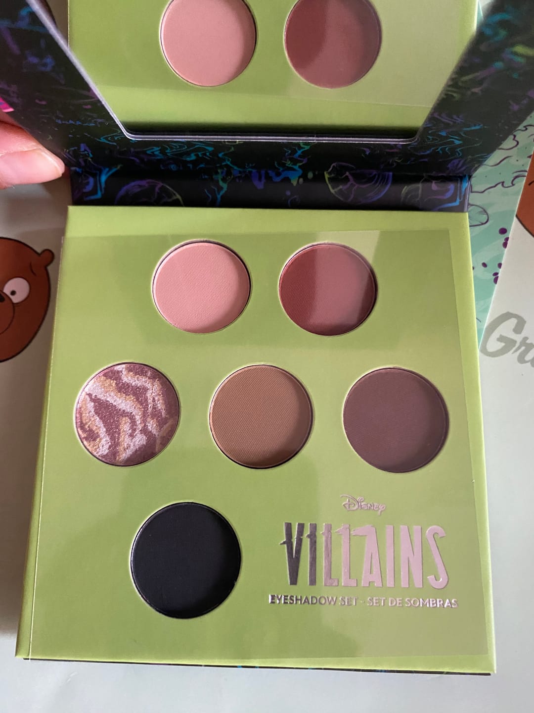 Customer photo review of Set de Sombras Para Ojos Villanas (6 tonos)