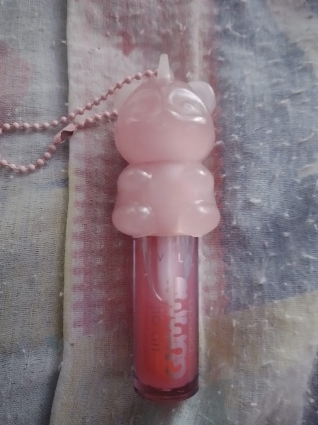 Customer photo review of Lip Oil Gummy Panda – VIZZELA