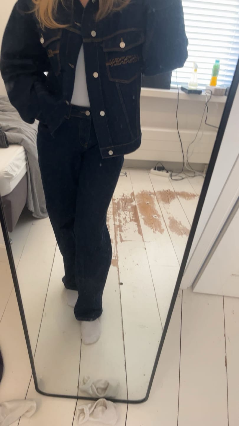 Customer photo review of LOGO STITCH JEANS INDIGO