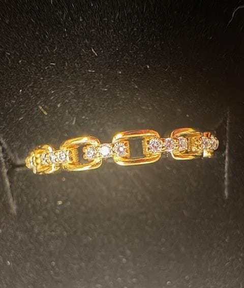 Customer photo review of Paula 18k White Gold Plated Chain Link Ring with Swarovski Crystals