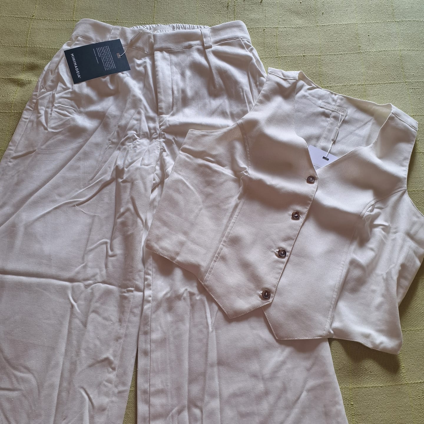Customer photo review of Colete Calêndula Off White