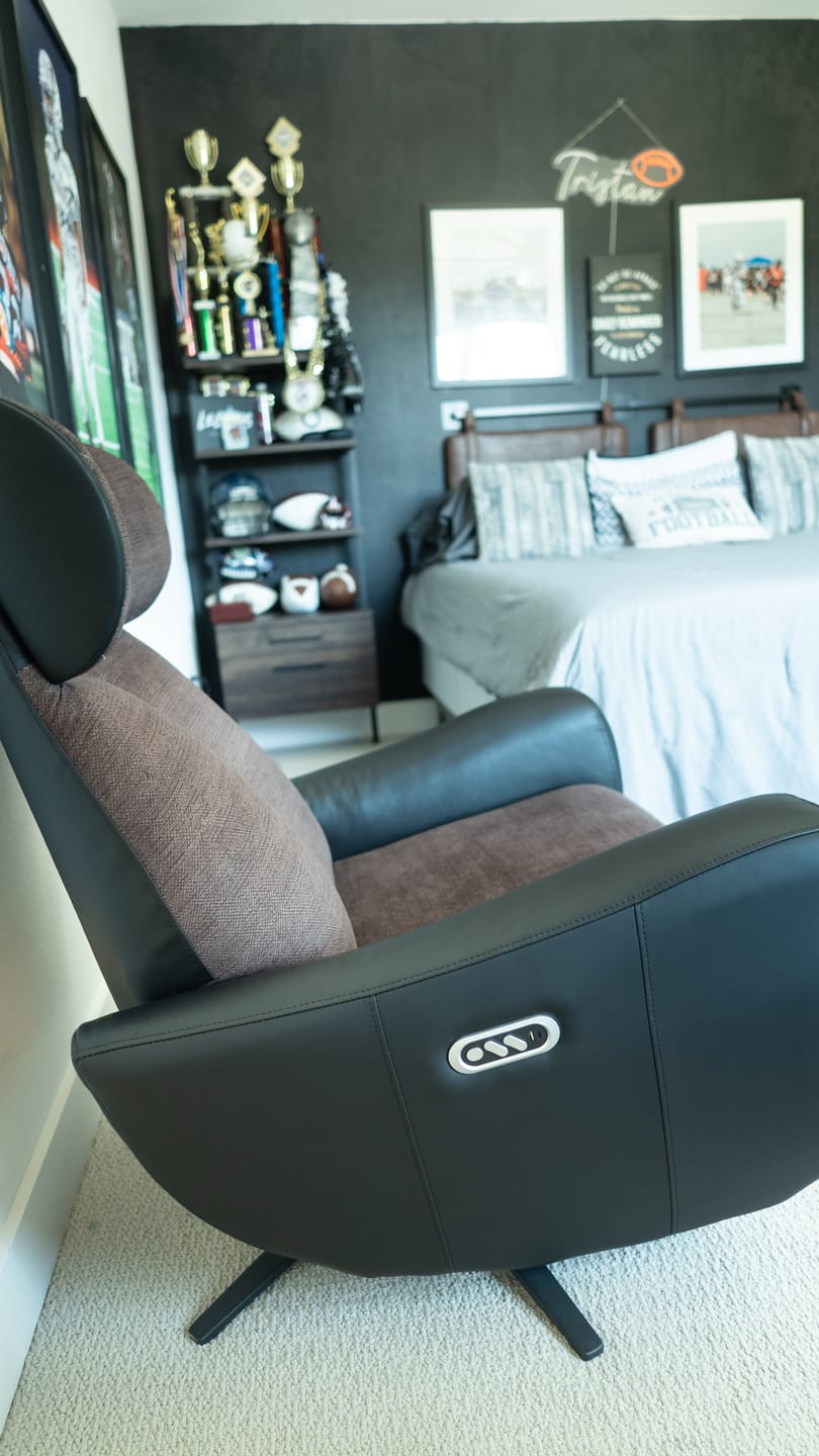 Customer photo review of SwanSing Swivel Power Zero Gravity Recliner Chair