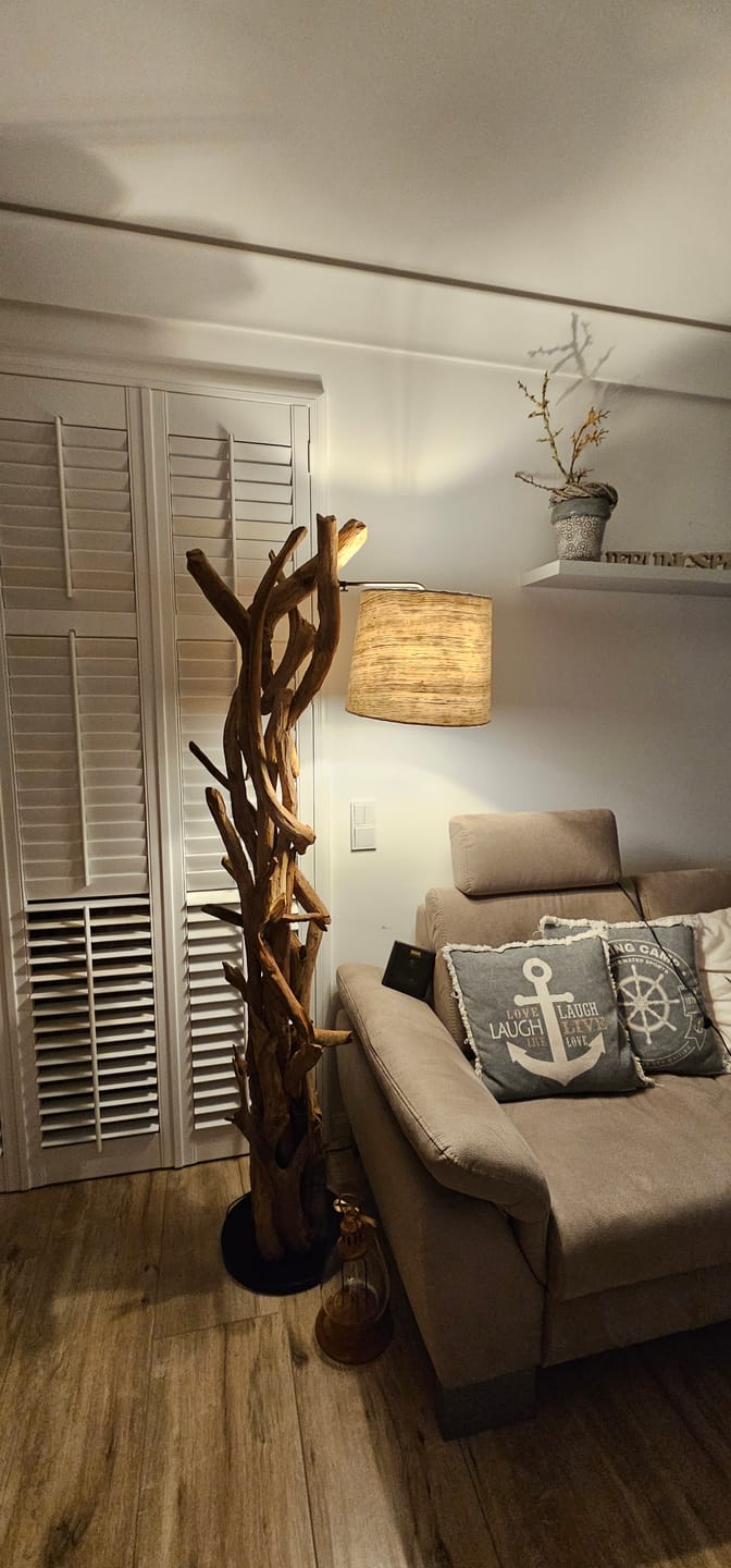 Customer photo review of Wurzel Holz Lampe MORGAN inkl. Lampenschirm Natur